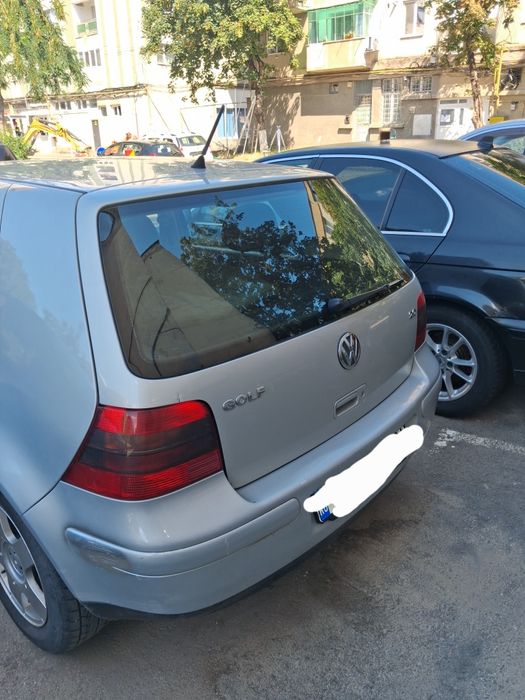 Vand sau schimb masina golf 4