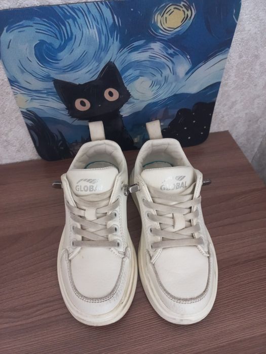 Кроссовки на девочку