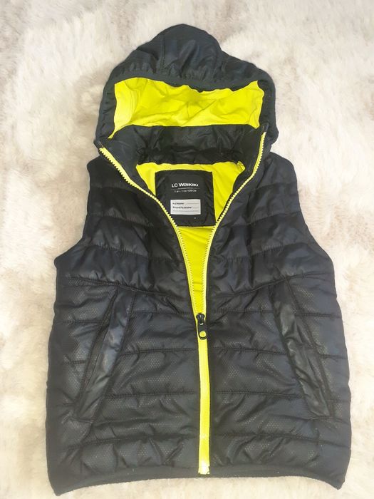 Vestă marimea 122-128