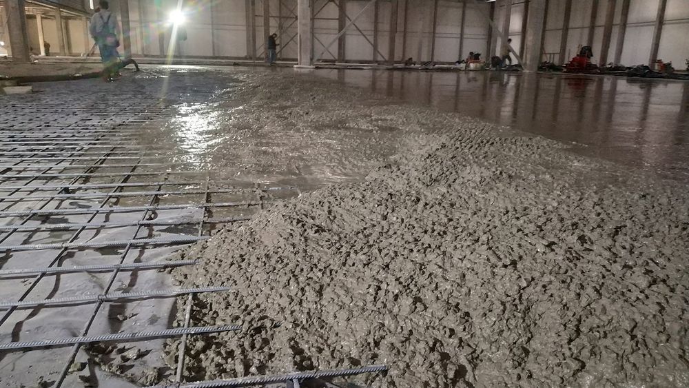 Бетонная стяжка полов .Топпинг.