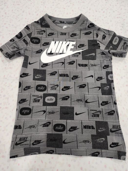 Тениски Nike S (128-137см.)