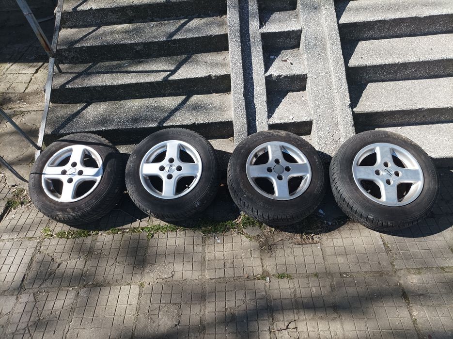 Продавам 4 броя гуми с джанти