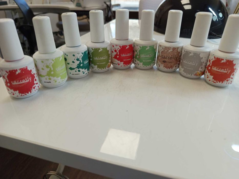 Лакове  Secretly