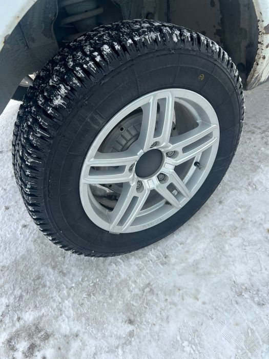 Продам шины на ниву