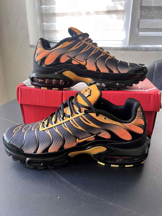 NIKE Air Max Plus