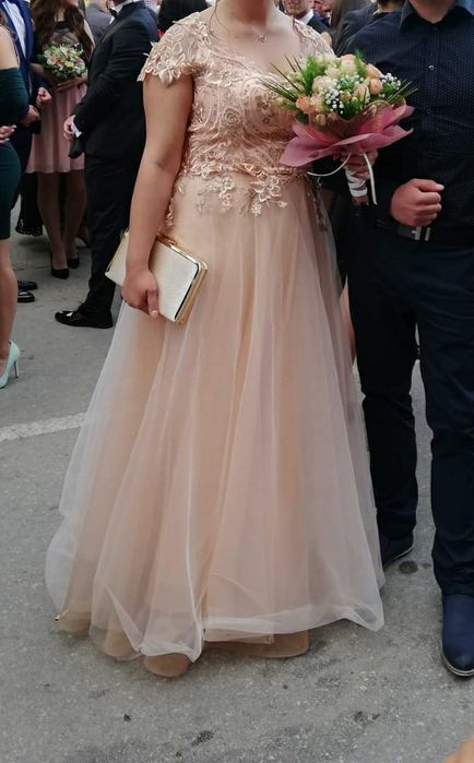 Бална рокля цвят пепел от рози