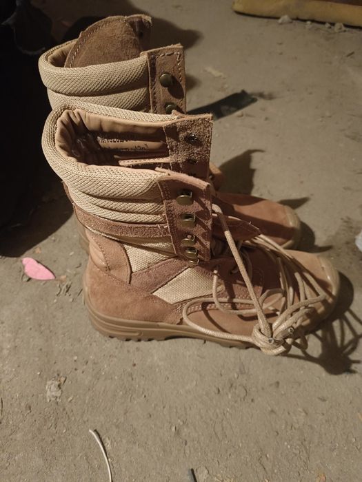 Продам белые берцы