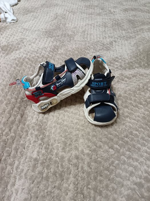 продам сандали на мальчика