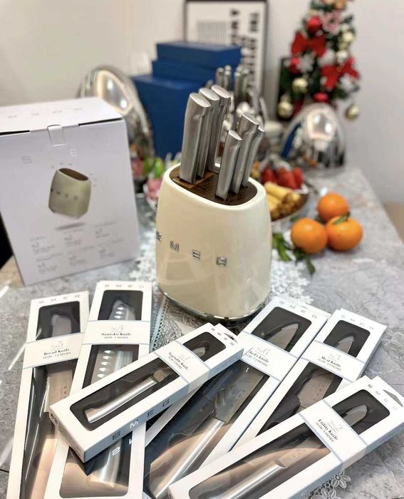 Набор ножей SMEG с подставкой