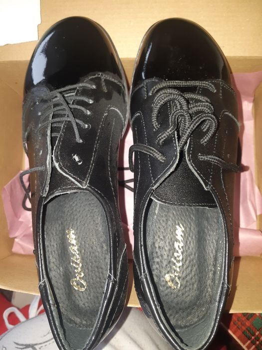 Vând pantofi din piele noi nr.37