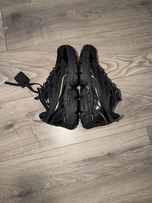 Off White Be Right Back