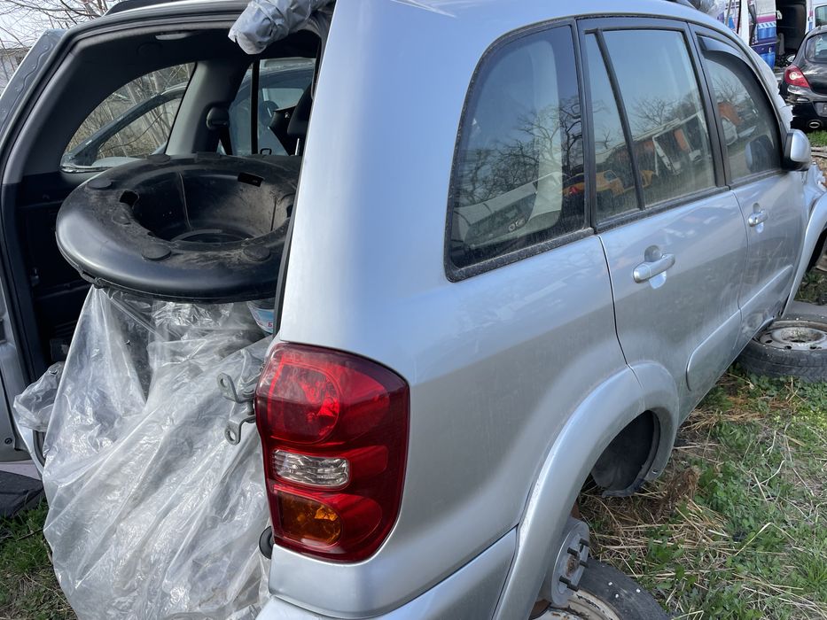 Toyota RAV4 2005г Фейслифт на части