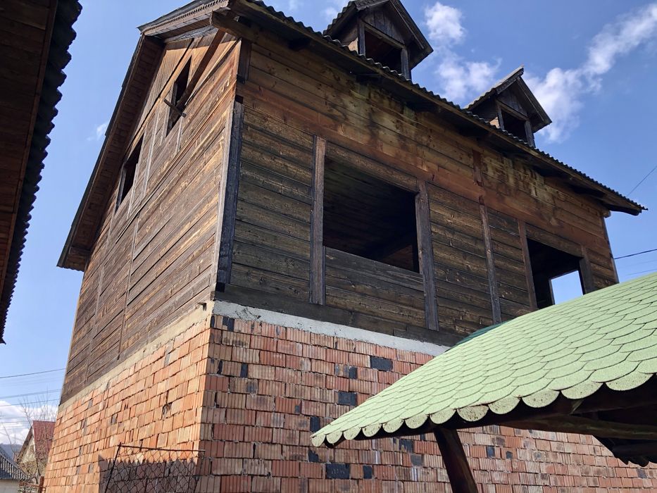 Casa la rosu P+1+M, 128mp, central, racordata la apa si canalizare