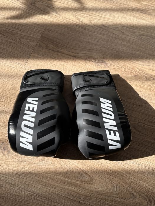 Manusi de box venum 14 oz noi