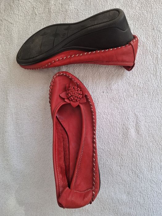 Pantofi piele moale pentru femei+atlas