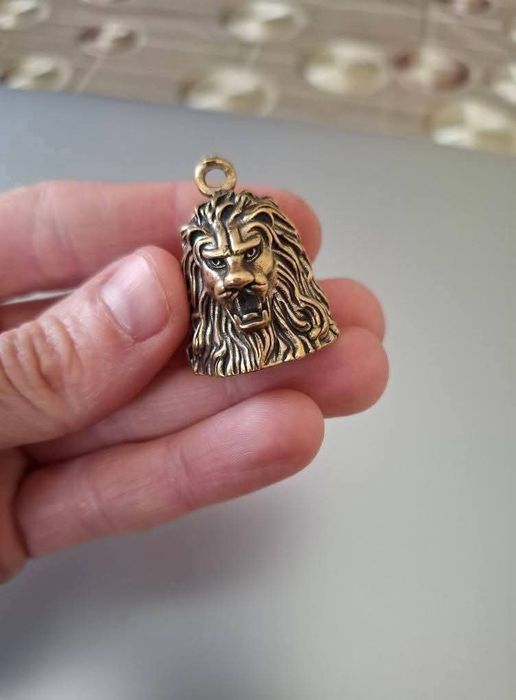 Малка камбанка с лъвска глава
