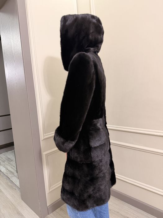 Продам шубу норковую новая