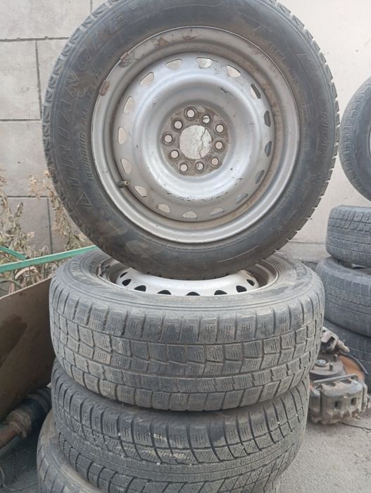 Продам комплект резины.