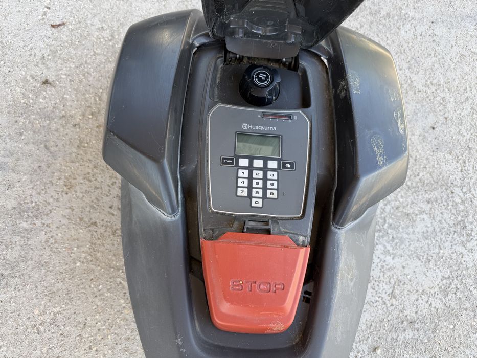 Продавам косачка робот  Husqvarna