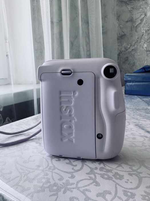 Instax Mini 11 + коробка, отличное состояние