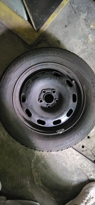Vand 4 anvelope noi  taurus de vara  cu jante de metal 195/65R15