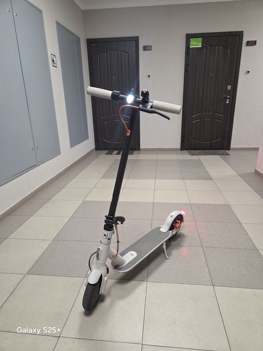 Электросамокат Xiaomi Electric Scooter 3