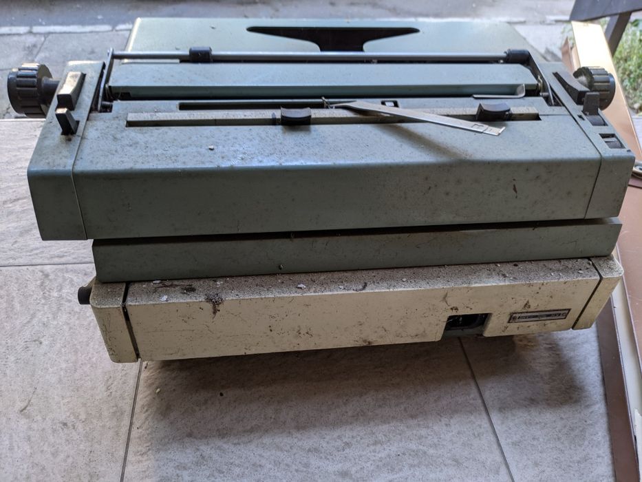 Пишеща машина ROBOTRON 202