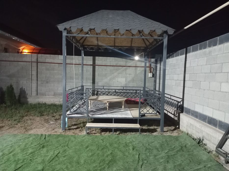 Тапчан металлический с крышей