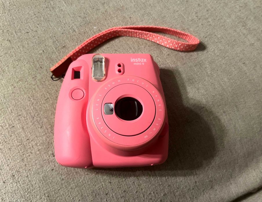 Aparat foto instant Fujifilm Instax Mini 9 roz stare foarte buna