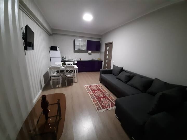 Închiriez apartament.