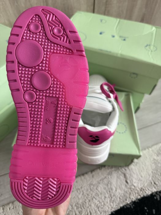 Off White ‘Out of office’ // Premium