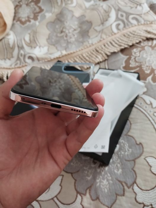 Подам смартфон Vivo v 50 lite