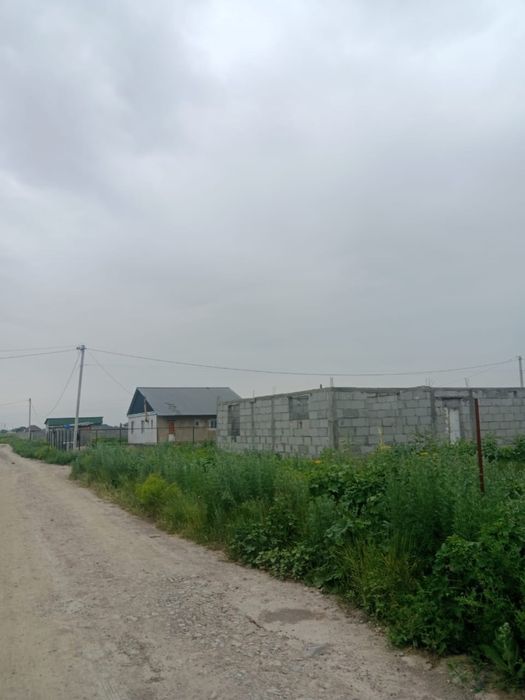 Продам участок с недостроеным домом