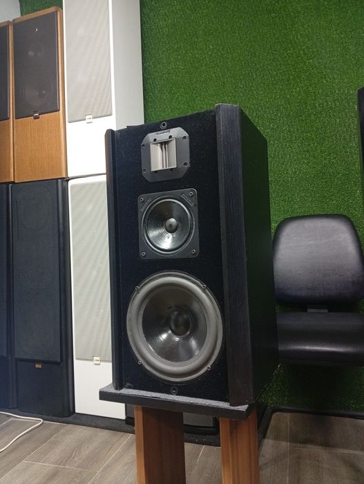 Тонколони QUADRAL Phonologue Tribun