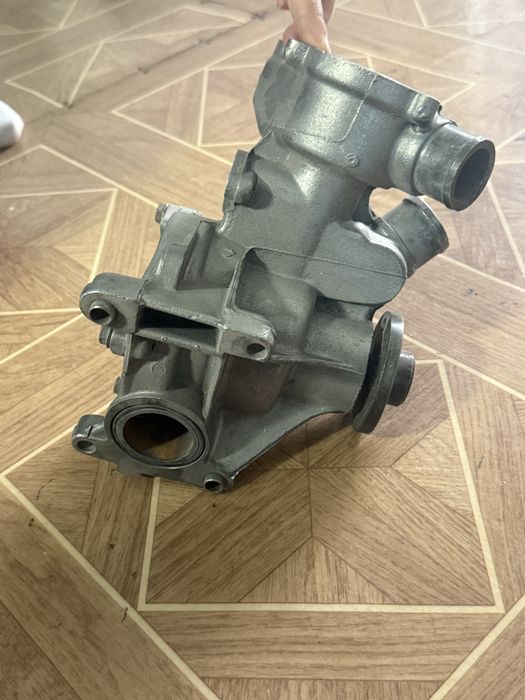 Продаю помпу на Mercedes S320