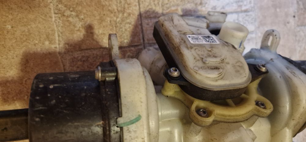 Охладителни казанче за Tesla Model 3 с водни помпи и охладител