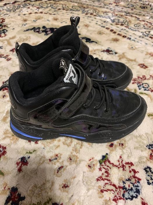 Продам детскую обувь