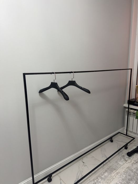 Железная вешалка