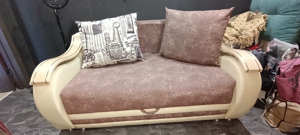 Продаю диван маленький