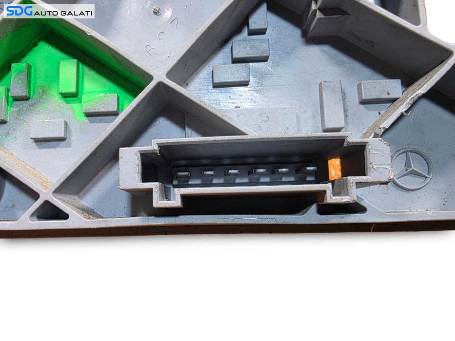 Soclu Suport Bec Becuri pentru Stop Lampa Tripla Dreapta Mercedes Clasa C Class W203 2001 - 2007 [N5922]