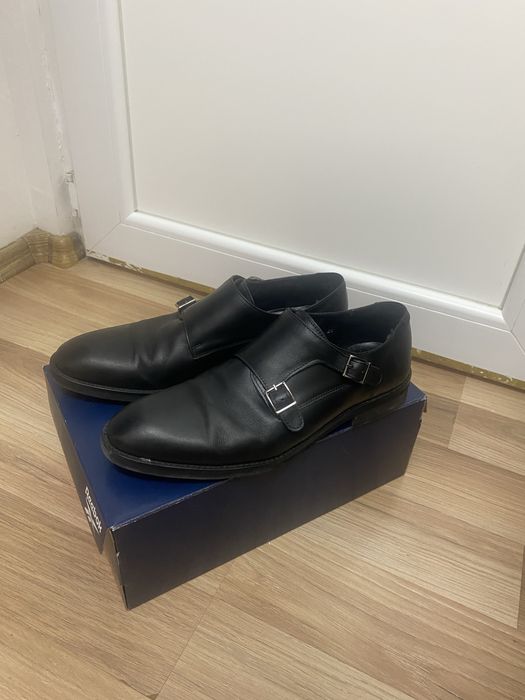 Vand pantofi noi la pret bun