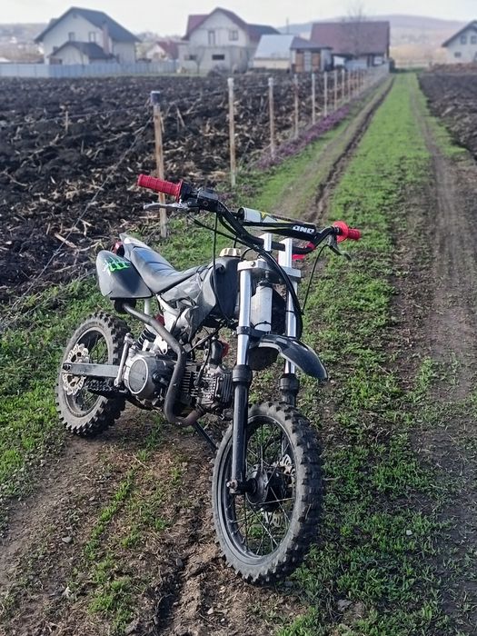 Vând cross și trotinetă electrică