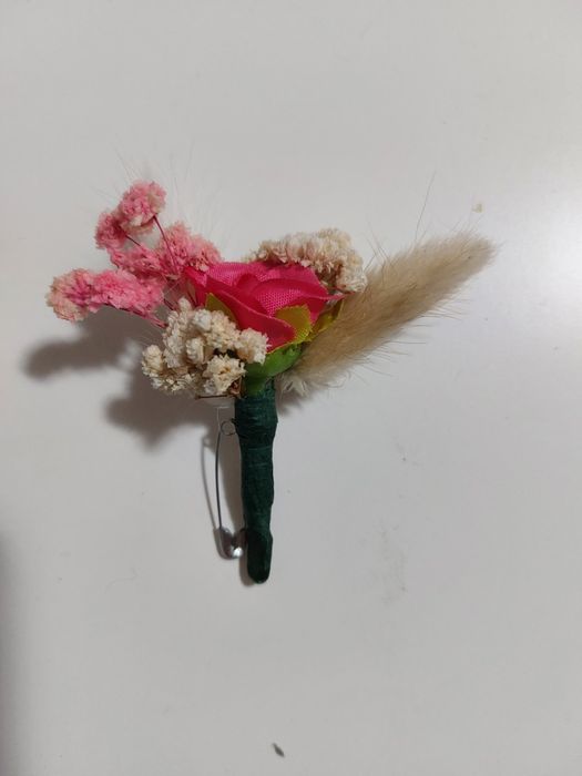 Сватбени бутониери и гривни за ръка