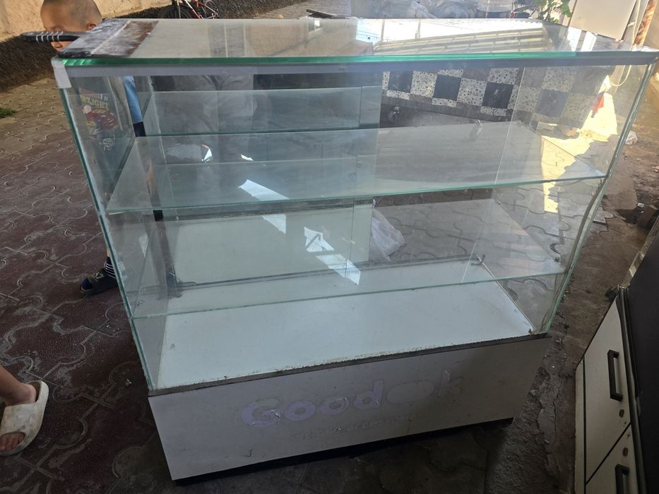 Продам витрину б/у