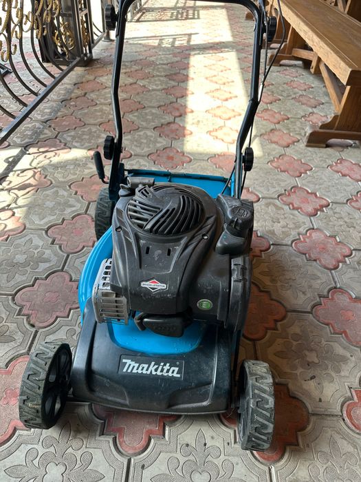 Продам газонокосилку Makita