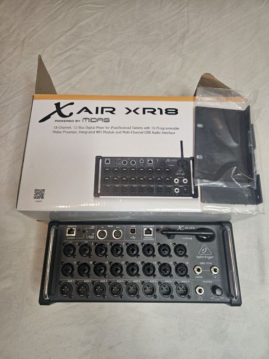 Микшерный пульт Behringer x-air 18