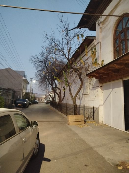 Юнусобод тумани Отчопар 1  махалласида уй сотилади