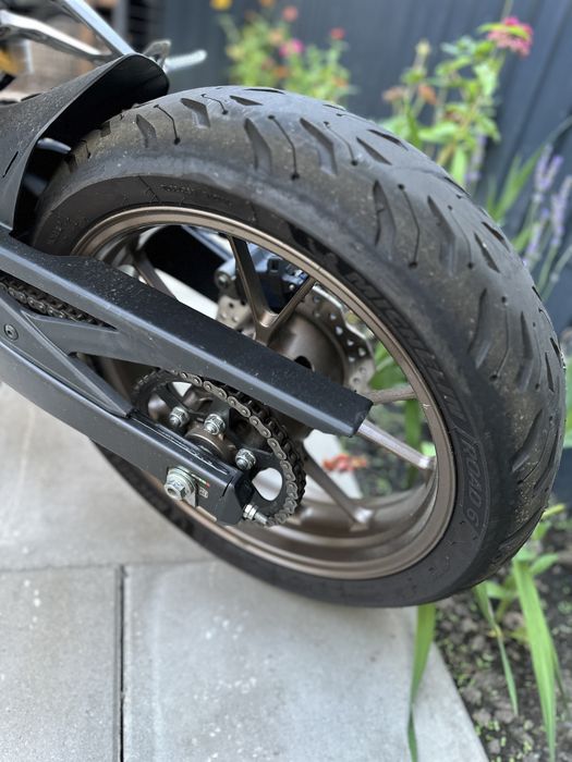 Honda cb 125R (yzf mt duke cbr)