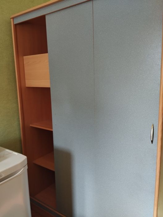 Продам шкаф и две кровати с матрасом