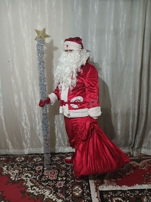 Qorbobo Santaklaus kiymi sotiladi.